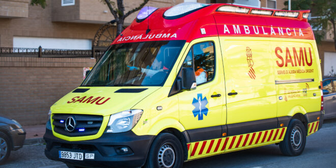 Ambulance driver in Benidorm steals cash and jewellery worth €4,500 from an elderly couple en route to hospital