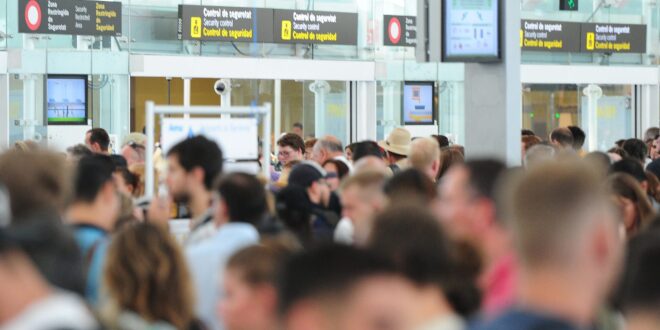 Travellers beware: The UK announces date of new ETA border control system that will charge Europeans and North Americans to enter the country - CSN