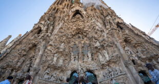 Barcelona’s Sagrada Familia’s new cross « Euro Weekly News