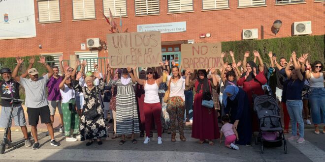 Angry parents at overcrowded Murcia region school that sent children home gets response from Spain's Ombudsman