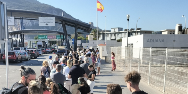 Gibraltar border chaos as tourists and workers are forced into one snaking queue - CSN