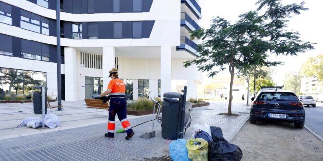City mayor asks Junta to cancel 121 tourist apartment licences in new Malaga tower blocks