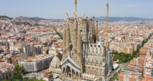 Airbnb owners in Barcelona demand €1billion compensation as city prepares to ban ALL tourist flats by 2028 - CSN
