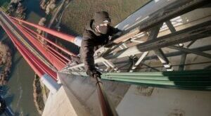 British man falls to his death for a social media photo - CSN News