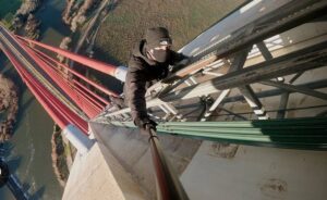 British man falls to his death for a social media photo - CSN News