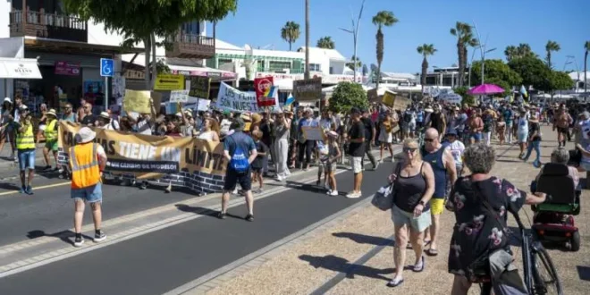 20-O Protests Lanzarote: Residents protest on the streets of Puerto del Carmen