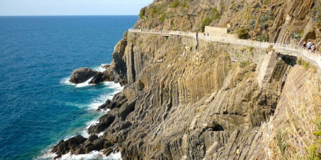 Italy´s “Path of Love” welcomes visitors after a 12-year closure; the most romantic in the world - CSN News