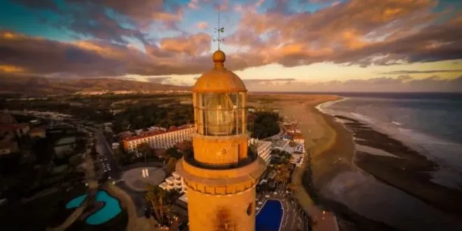 The Oldest Lighthouse in the Canary Islands: A Hidden Gem Among Dunes, Lagoons, and Trails