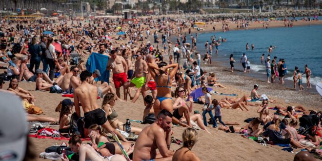 Spain's 'Big Brother' law for tourists is delayed: Government issues strict new deadline and warns of €30,000 fines for non-compliance - CSN