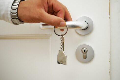 Spain will give young people €250 per month to help pay for rapidly rising rents – but move divides opinion - CSN News