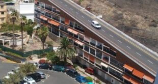 Spain’s quirkiest road…atop a residential rooftop! - CSN News