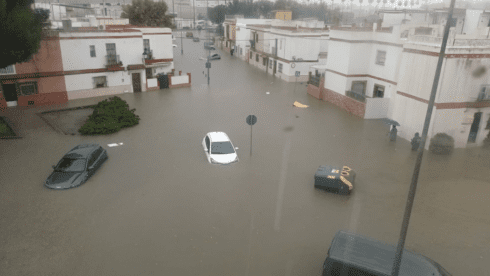 Watch: Chaos in Cadiz and Jerez as rivers burst their banks and trees are blown over – with more weather warnings in place for today - CSN News