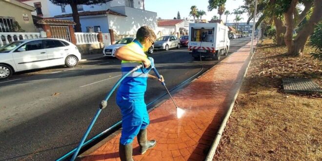 Torremolinos cleans up with donated pool water - CSN News
