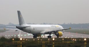 Storm Kirk sparks travel chaos in Spain: Flights are cancelled and forced to abort landings amid hurricane force winds of 164km/hr - CSN