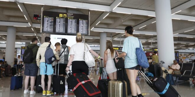 War in Spain over 'Big Brother Law' for tourists just days before 'damaging' changes come into force - CSN