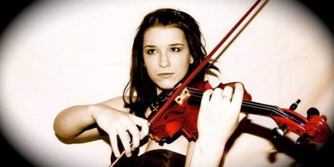 Violin virtuoso Crissie Ryan plays Miraflores - CSN News