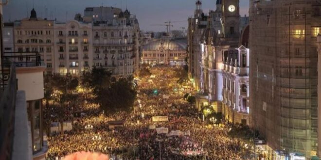 In pictures and video More than 100,000 people call out government 'negligence' in Valencia flood disaster protest