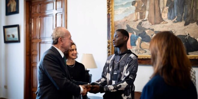 From refugee to hero: Man who saved woman will play Balthasar - COsta News Spain