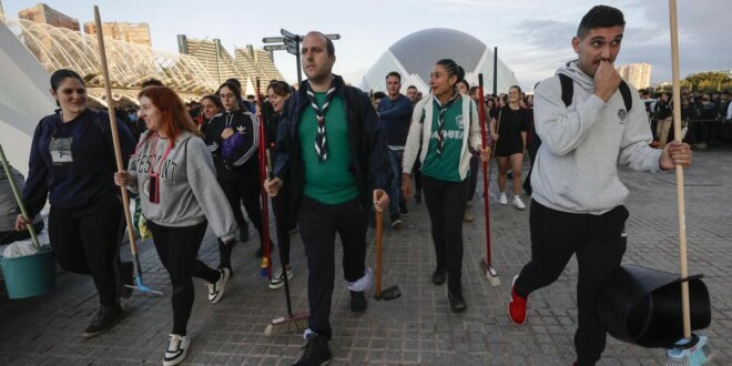 An army of volunteers gathers at 'Dana' disaster coordination centre in Valencia to support the thousands of military personnel drafted in - CSN News