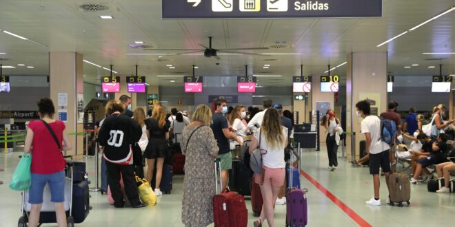 Revealed: The 42 questions Brits and other tourists will be asked under Spain's 'Big Brother Law' - CSN
