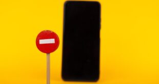 Spanish Government demands health warnings on smartphones and ban for toddlers - CSN News