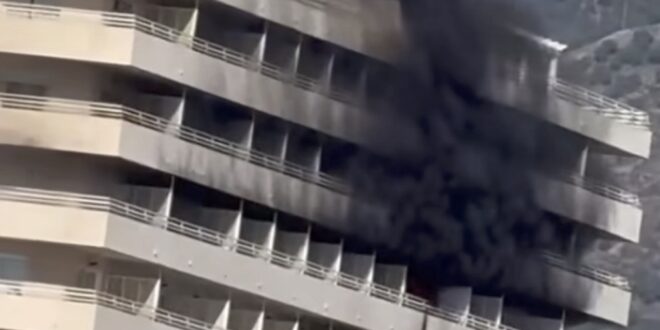 Fire breaks out on upper floors of Stella Maris building, Fuengirola. - Costa News Spain