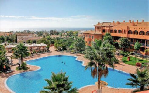 Exclusive: Brit expat fury in Spain after hundreds of migrants are moved into a four-star hotel overnight  - CSN News