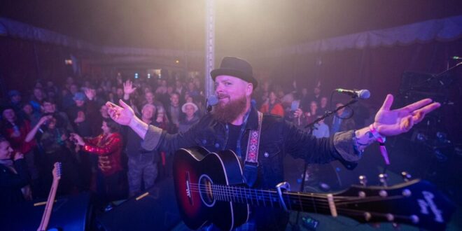 Jack Burton set to rock Estepona on his ‘This Must Be The Place’ tour. - Costa News Spain