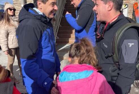Leaders of Gibraltar and Andalucia hold surprise ski slope summit after chance encounter while holidaying in the Sierra Nevada - CSN News