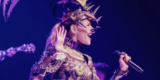 Rose Philippens rocks the Groove Bar - Costa News Spain