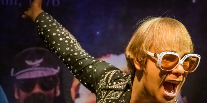 Elton John-style rock and roll: Free piano show in Torremolinos! - Costa News Spain