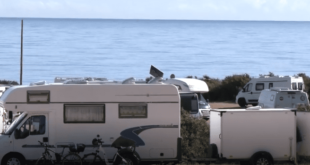 Brit and German campervan tourists infuriate Alicante locals by parking next to beach illegally - CSN