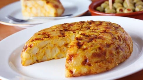 At least four people are poisoned after eating tortilla at a restaurant in Spain - CSN News