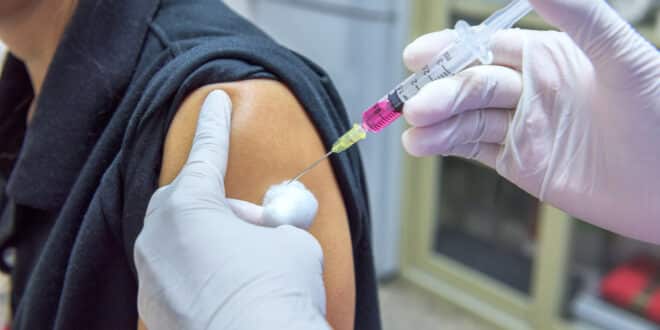 Andalusia wraps up flu-Covid jab drive – Malaga among top performing regions - Costa News Spain