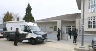 Man arrested for sending bomb warnings to schools in four Valencia towns with threat to 'kill as many people as possible'.