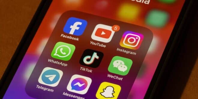 WhatsApp and Messenger face major global outage - CSN News