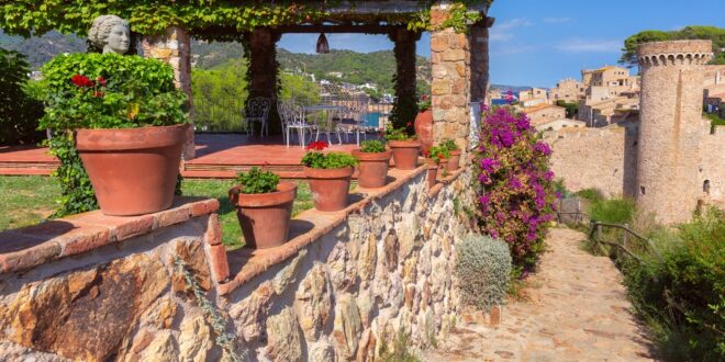 Patio perfection: Stay warm & stylish with heaters and pergolas - CSN News