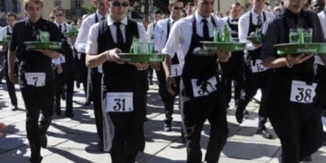 Waiters’ race through the streets of La Cala