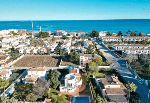 Revealed: The devious tactics squatters use to find empty homes and blackmail the owners on Spain’s Costa Blanca - CSN News