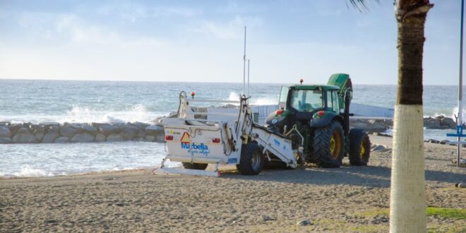 Marbella spruces up beaches for easter crowds