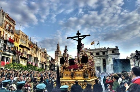 Semana Santa off to a wet start in Spain: Storm Olivier brings yellow alerts to Malaga and Cadiz – and soaks the famous Easter processions - CSN News