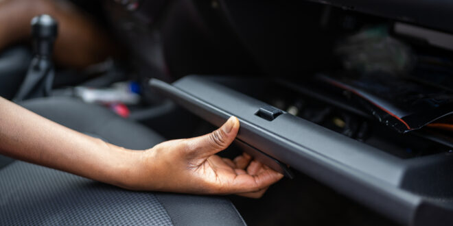 Leaving this in your glovebox could get your home robbed, Spanish authorities warn - CSN News