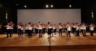 100 violins sound out in Orihuela