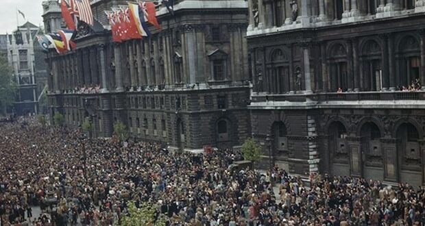 Live music and buffet at Sabinillas VE Day 80 event