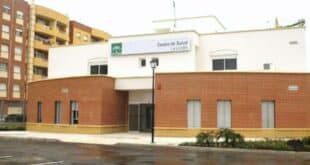 Afternoon health centre closures spark outrage