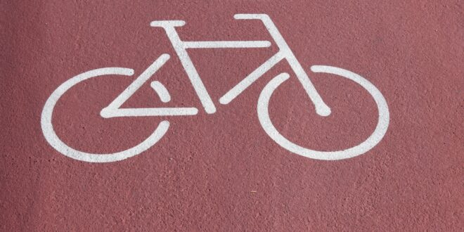 New Cycling Rules in 2025: Do cyclists in Spain have to follow the law?  14 things to know