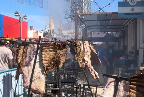 Sizzling Argentinian steaks, Turkish delights and Brit-style fish and chips : Cuisine from around the world on show by the Spanish seaside