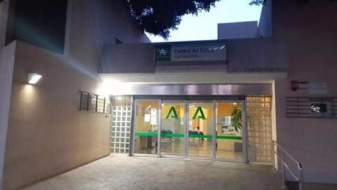 Pregnant girl, 18, throws bottle of urine in nurse’s face in Malaga ‘because test was taking too long’