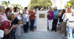 Mayor of Marbella pays emotional homage to hospital