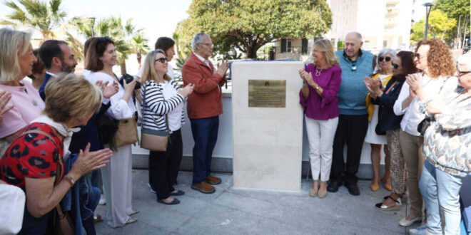 Mayor of Marbella pays emotional homage to hospital